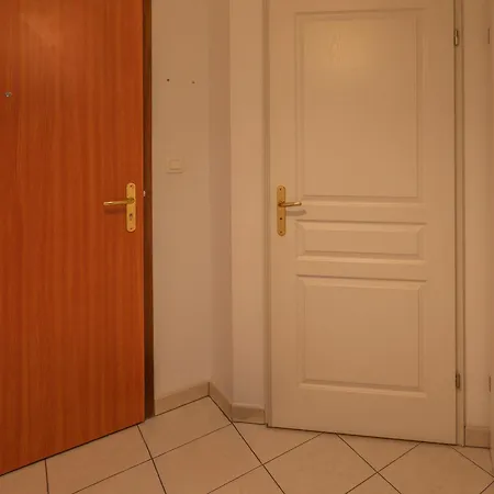 2 Pieces A 1km De La Plage, Proche Du Centre Et Des Commerces - Fr-1-197-218 *