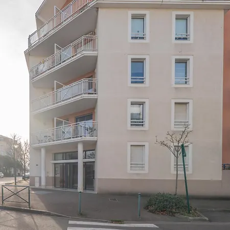 2 Pieces A 1km De La Plage, Proche Du Centre Et Des Commerces - Fr-1-197-218